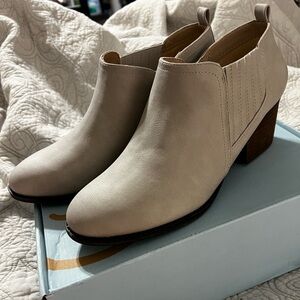 Life Stride Cream Ankle Booties